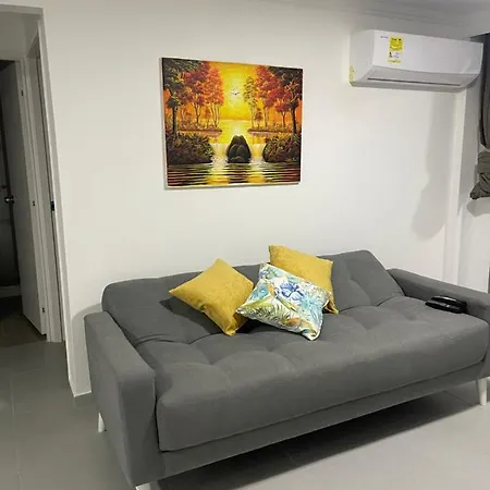 Hermoso Apartamento, Con Vista Al Mar, En De Indias, Dos Cuartos