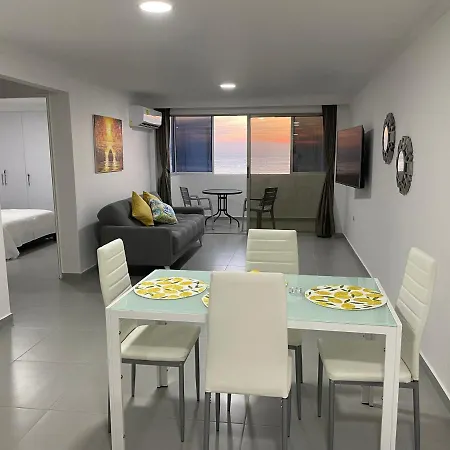 Hermoso Apartamento, Con Vista Al Mar, En De Indias, Dos Cuartos *