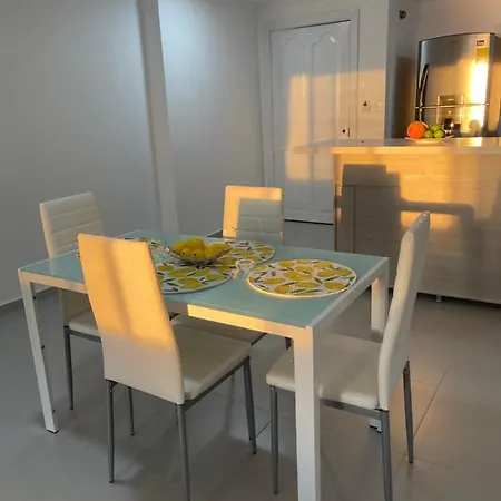 Apartamento Hermoso Apartamento, Con Vista Al Mar, En De Indias, Dos Cuartos *