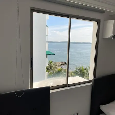 Hermoso Apartamento, Con Vista Al Mar, En De Indias, Dos Cuartos *