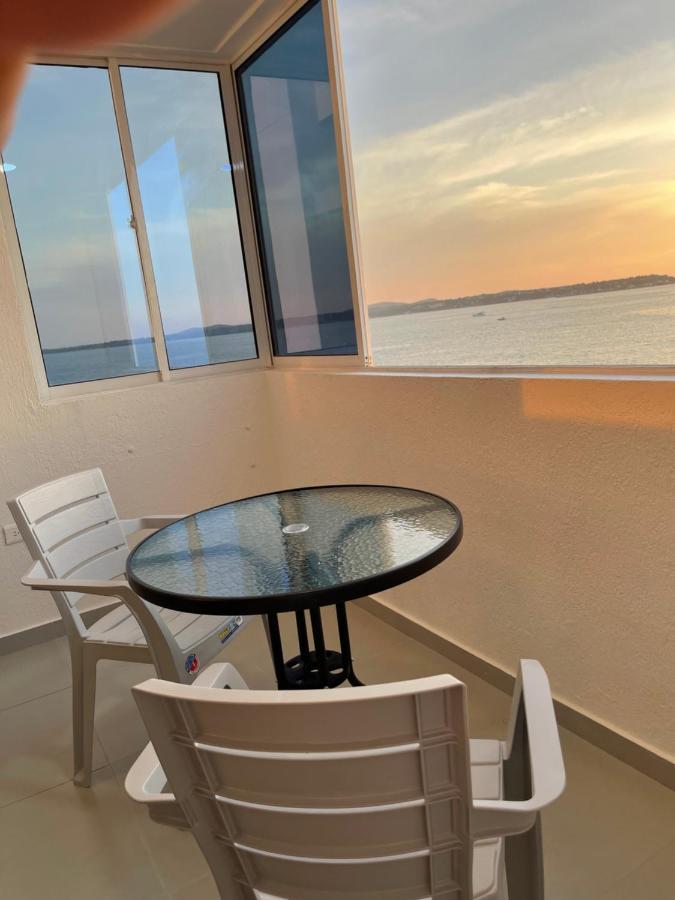 Apartamento Hermoso Apartamento, Con Vista Al Mar, En De Indias, Dos Cuartos